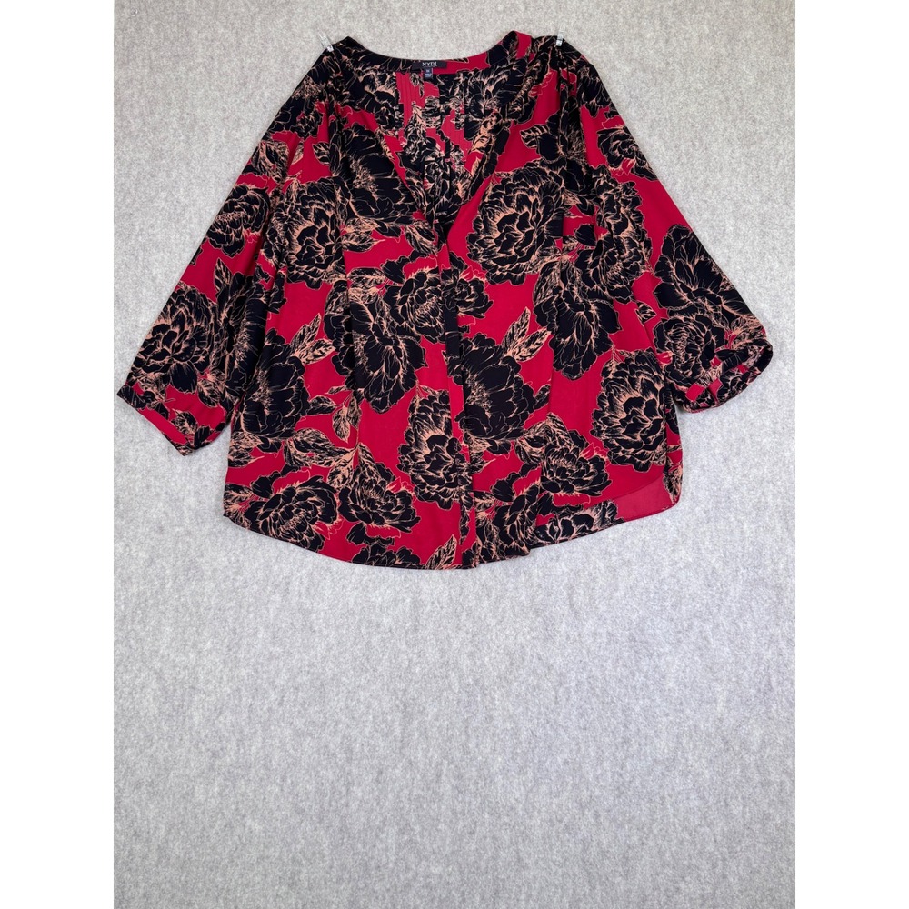 k139. NYDJ size 1X Red Black Floral Pleated Split Neck 3/4 Sleeve Blouse Top